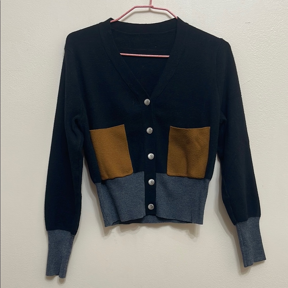 Black and Gray Women's Sweater with Brown Accents size M